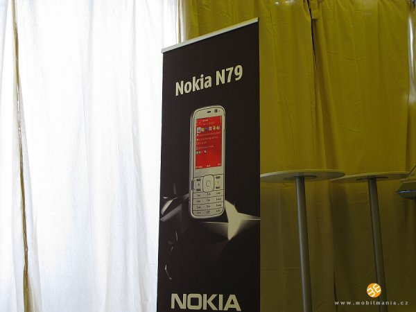 Nokia N85 и Nokia N79