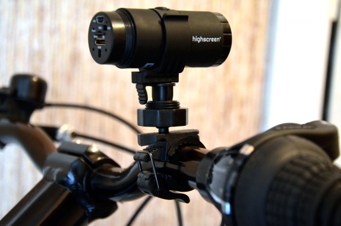 Highscreen Black Box Outdoor: недорогой гибрид Full HD-авторега и Action-камеры 